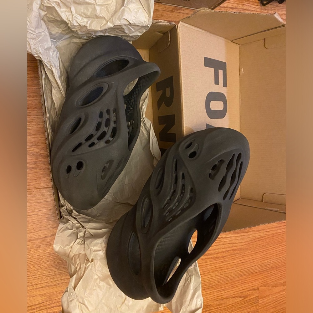 KIDS YEEZY FOAM RUNNERS